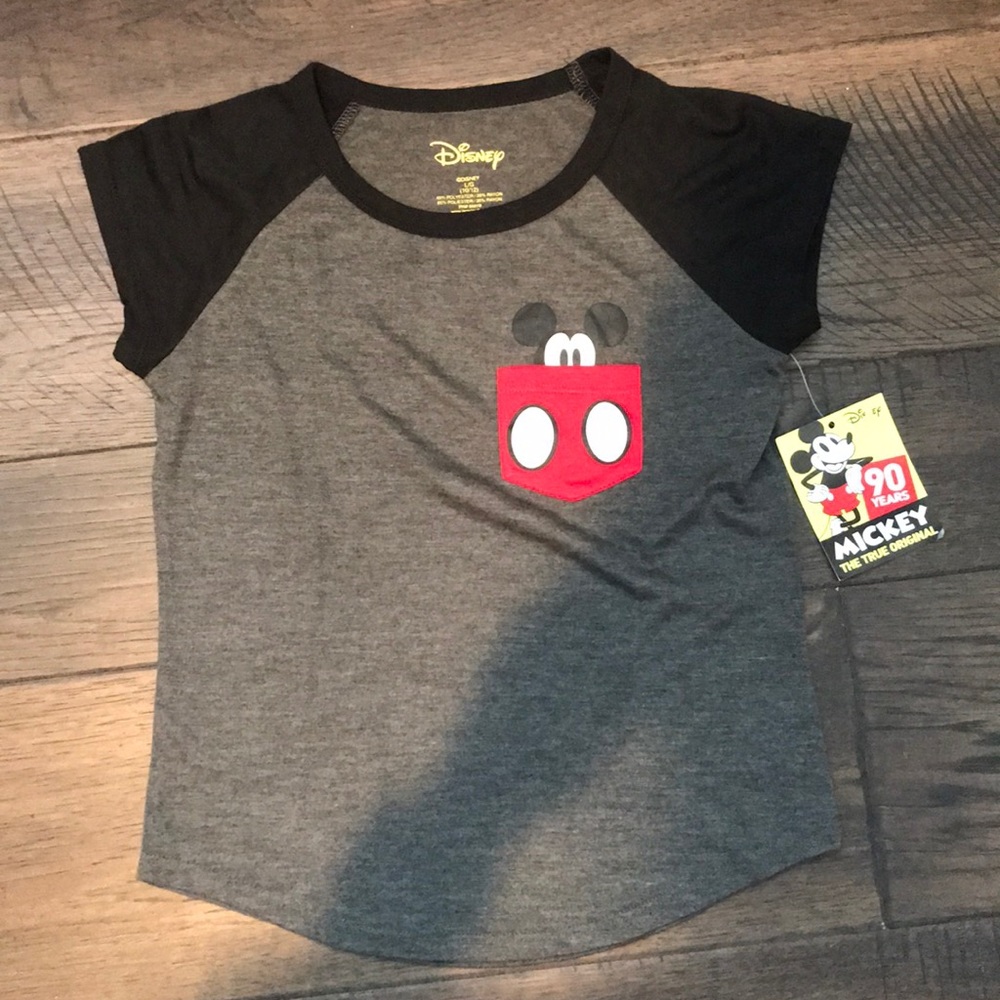 🐭NWT Youth Mickey Mouse peeking pocket t-shirt
